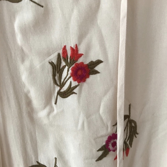 Floral Sleeveless Cream Dress - Picture 7 of 7